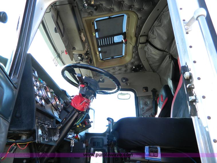 image for item J5152 1998 Kenworth T600 semi truck