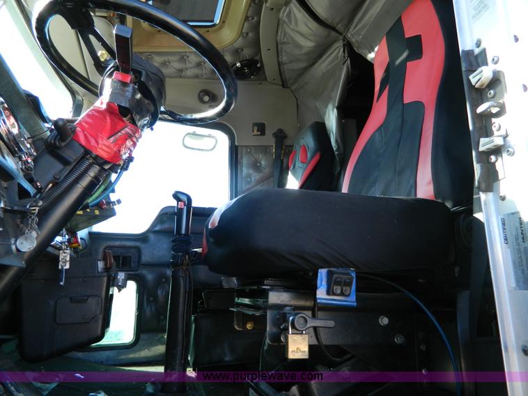 image for item J5152 1998 Kenworth T600 semi truck