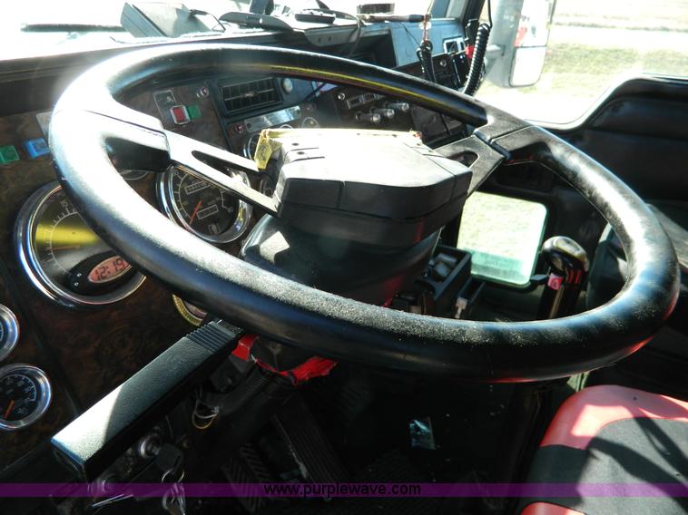 image for item J5152 1998 Kenworth T600 semi truck