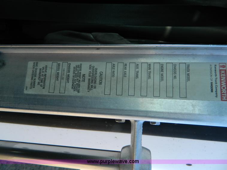 image for item J5152 1998 Kenworth T600 semi truck