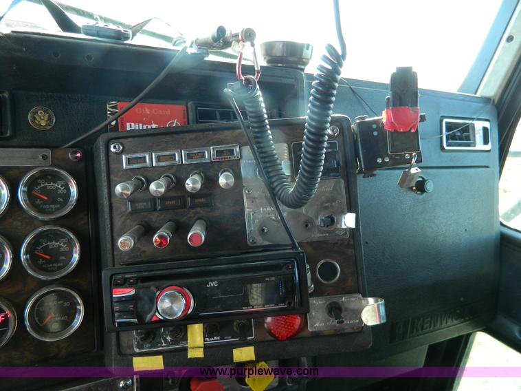 image for item J5152 1998 Kenworth T600 semi truck