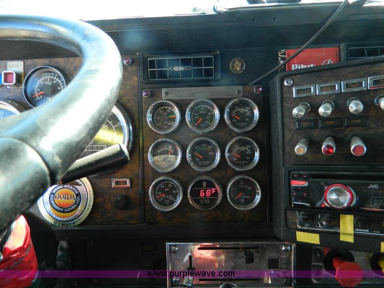 image for item J5152 1998 Kenworth T600 semi truck