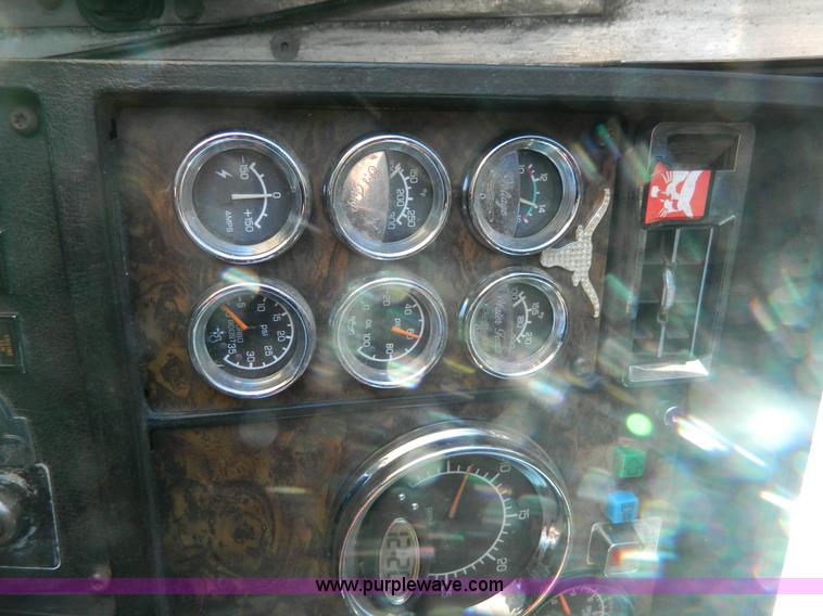 image for item J5152 1998 Kenworth T600 semi truck