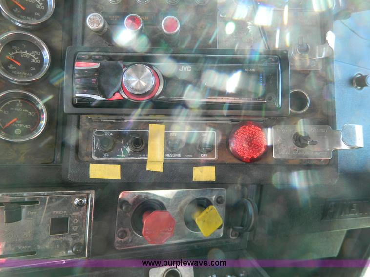 image for item J5152 1998 Kenworth T600 semi truck