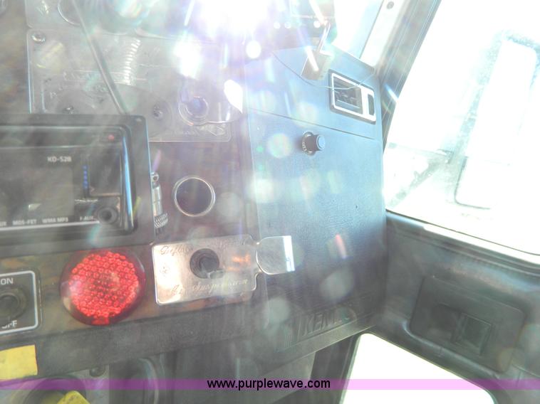 image for item J5152 1998 Kenworth T600 semi truck