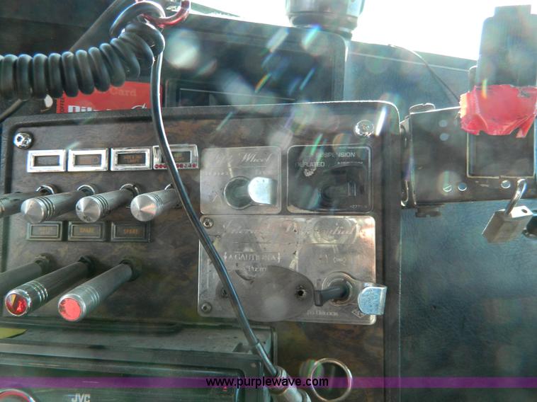 image for item J5152 1998 Kenworth T600 semi truck