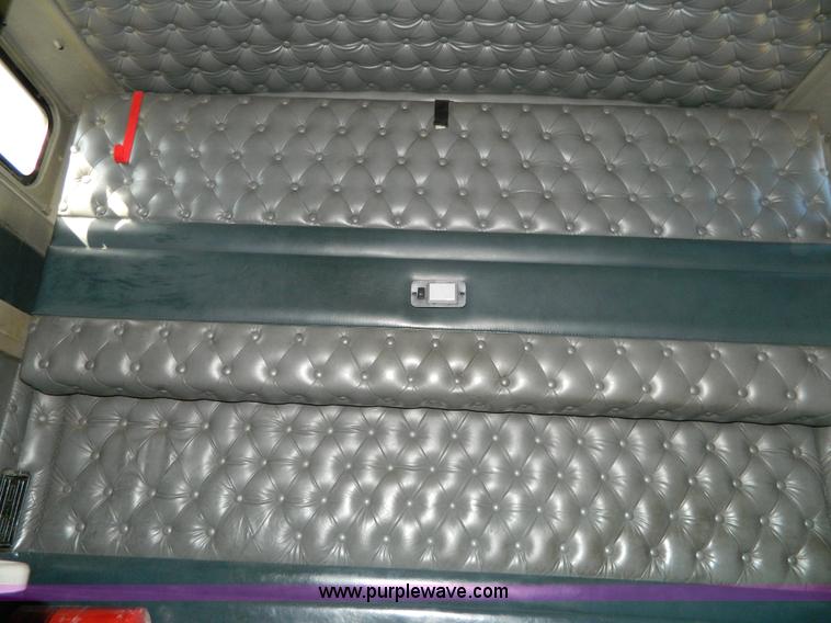 image for item J5152 1998 Kenworth T600 semi truck