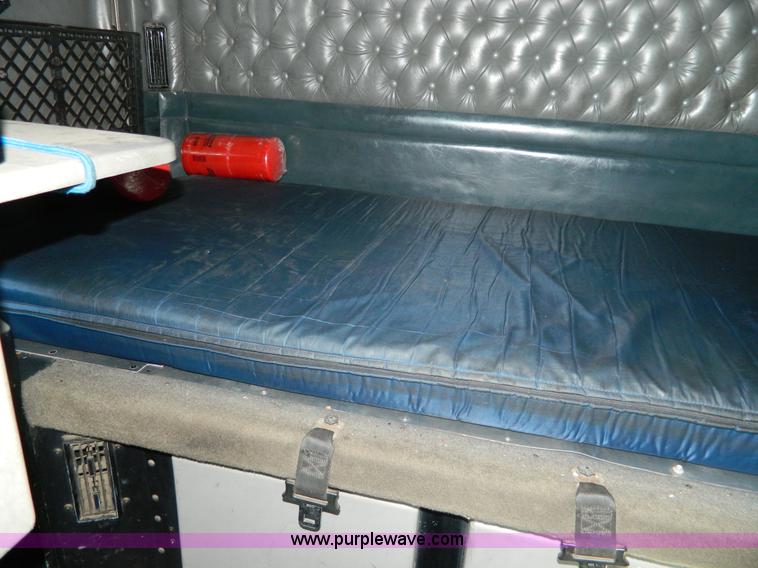 image for item J5152 1998 Kenworth T600 semi truck