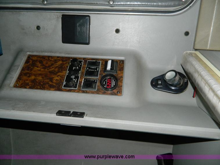 image for item J5152 1998 Kenworth T600 semi truck