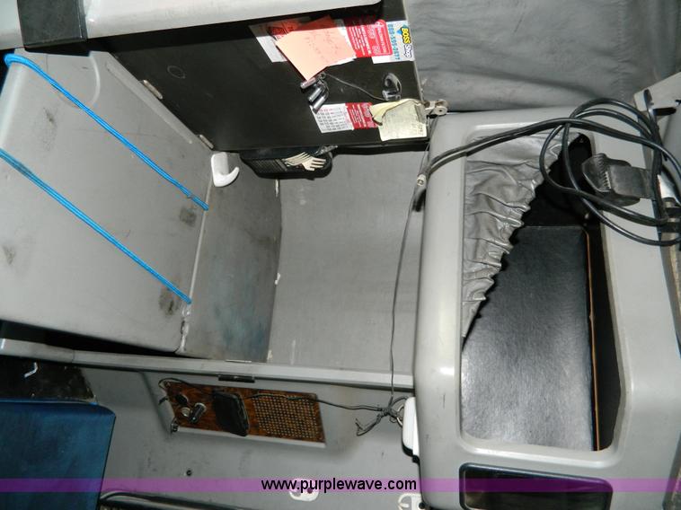 image for item J5152 1998 Kenworth T600 semi truck