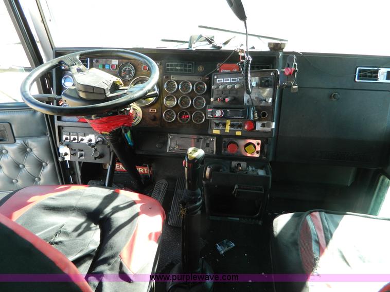 image for item J5152 1998 Kenworth T600 semi truck