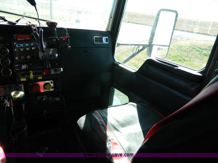 image for item J5152 1998 Kenworth T600 semi truck