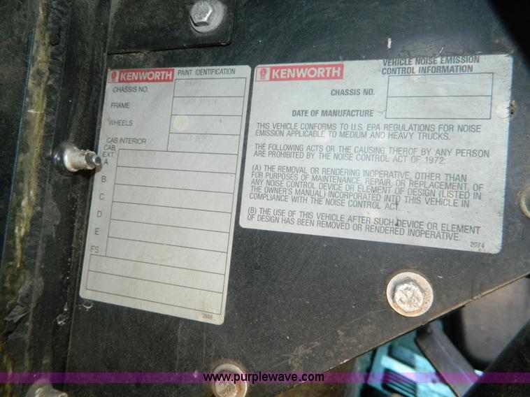 image for item J5152 1998 Kenworth T600 semi truck