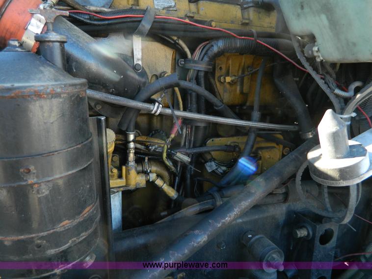 image for item J5152 1998 Kenworth T600 semi truck