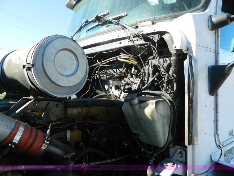 image for item J5152 1998 Kenworth T600 semi truck