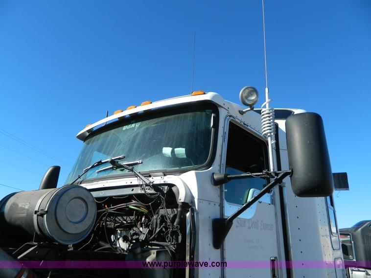 image for item J5152 1998 Kenworth T600 semi truck