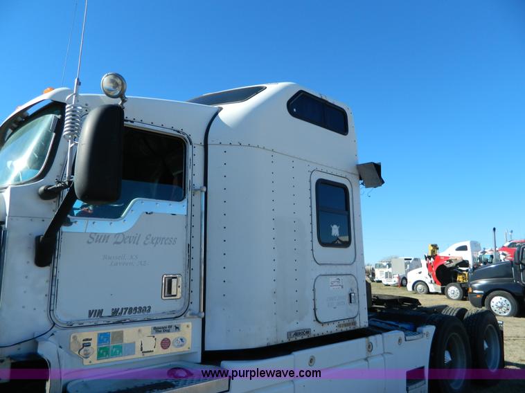 image for item J5152 1998 Kenworth T600 semi truck