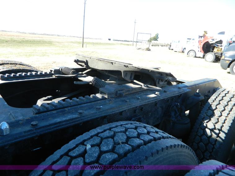 image for item J5152 1998 Kenworth T600 semi truck