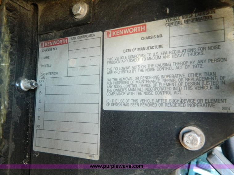 image for item J5152 1998 Kenworth T600 semi truck