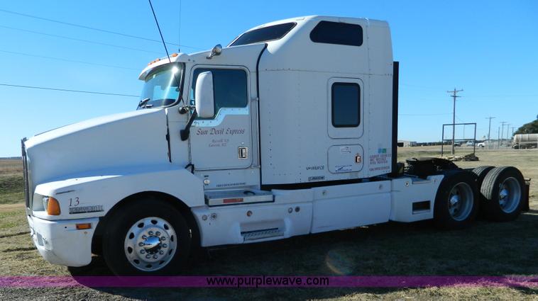 image for item J5153 1999 Kenworth T600 semi truck