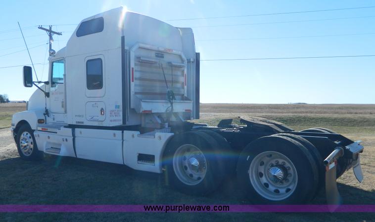 image for item J5153 1999 Kenworth T600 semi truck