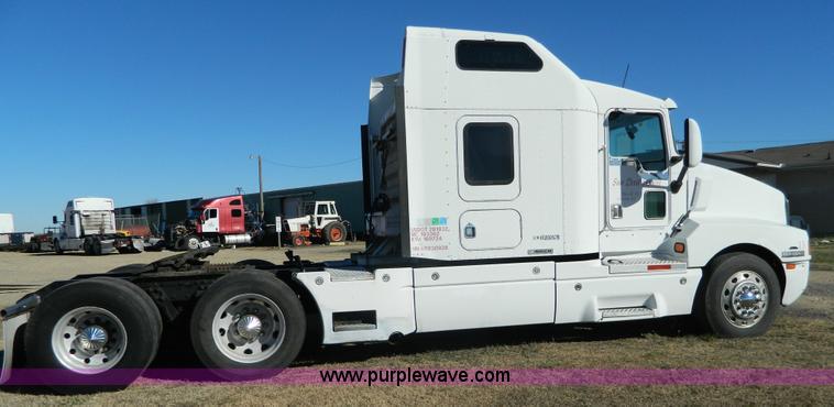 image for item J5153 1999 Kenworth T600 semi truck