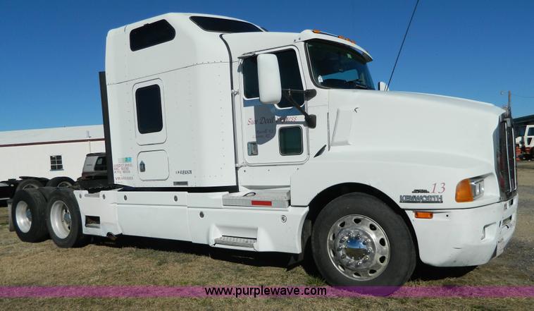 image for item J5153 1999 Kenworth T600 semi truck