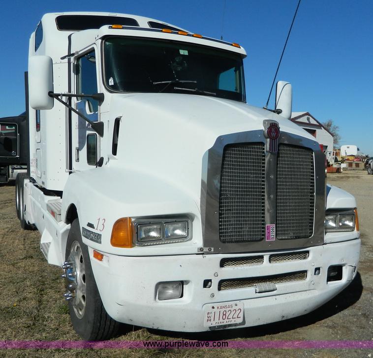 image for item J5153 1999 Kenworth T600 semi truck