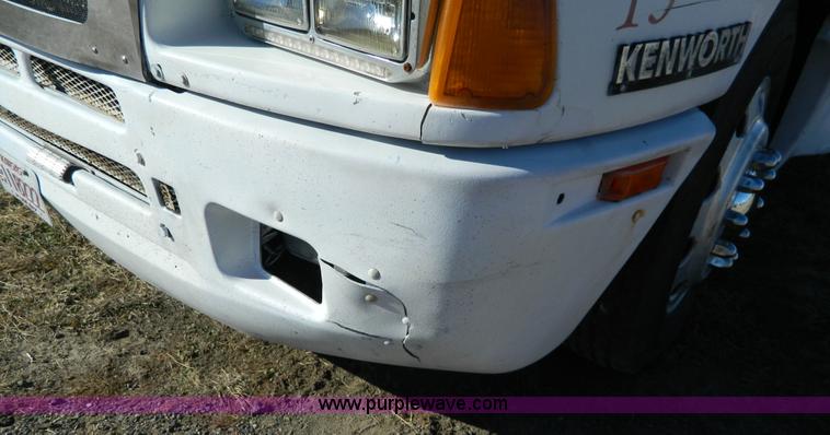 image for item J5153 1999 Kenworth T600 semi truck