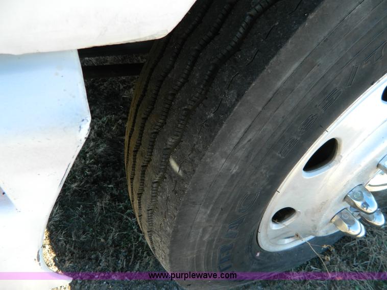 image for item J5153 1999 Kenworth T600 semi truck