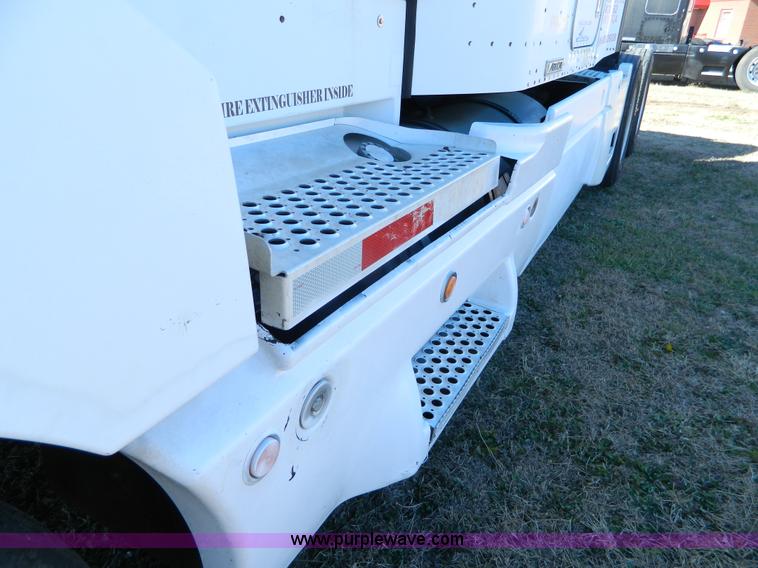 image for item J5153 1999 Kenworth T600 semi truck