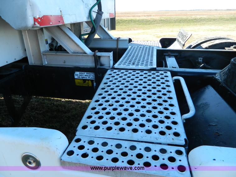 image for item J5153 1999 Kenworth T600 semi truck