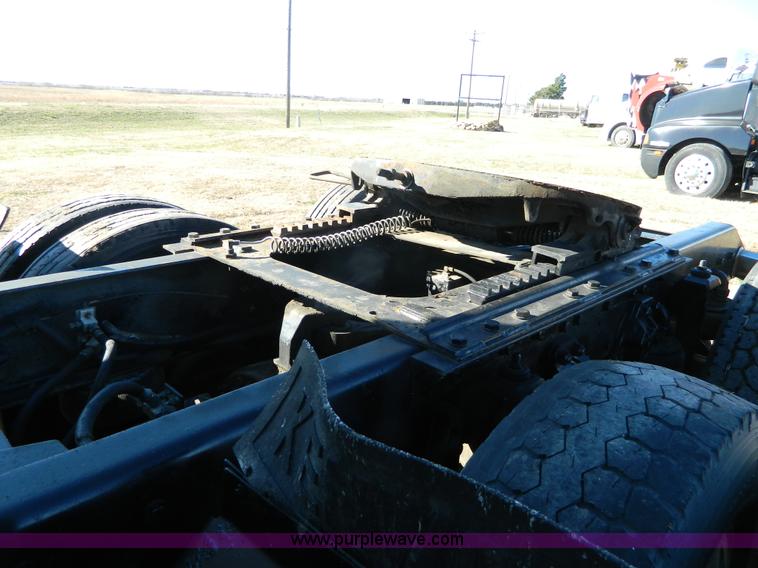 image for item J5153 1999 Kenworth T600 semi truck