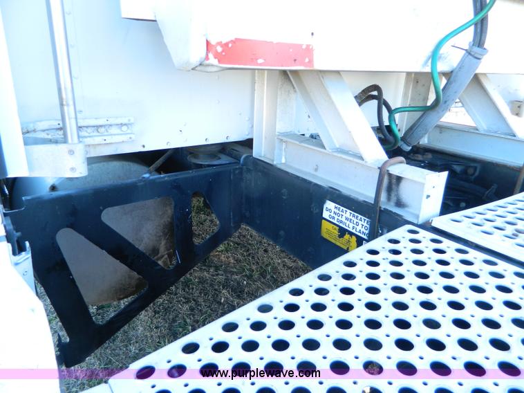 image for item J5153 1999 Kenworth T600 semi truck