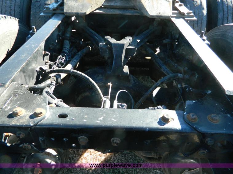 image for item J5153 1999 Kenworth T600 semi truck