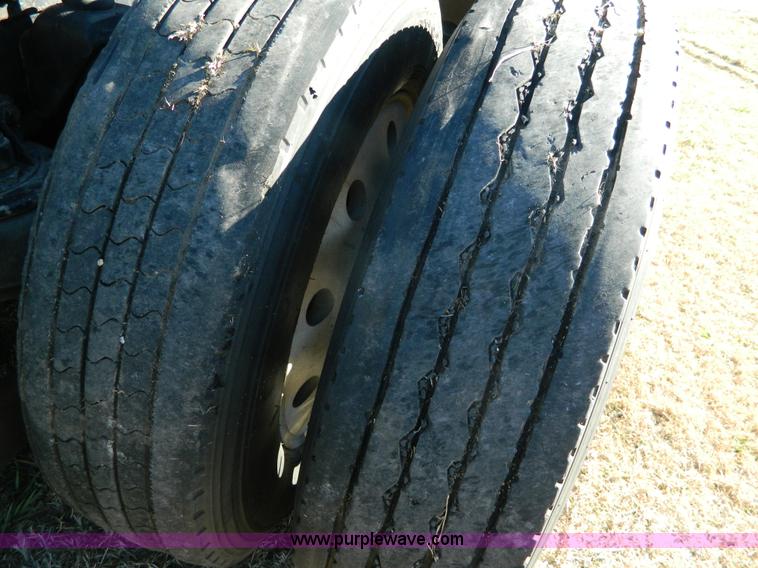 image for item J5153 1999 Kenworth T600 semi truck