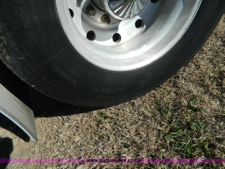 image for item J5153 1999 Kenworth T600 semi truck