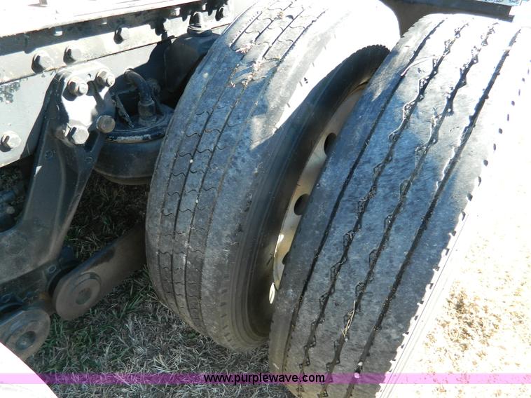 image for item J5153 1999 Kenworth T600 semi truck