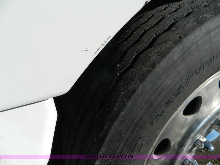 image for item J5153 1999 Kenworth T600 semi truck