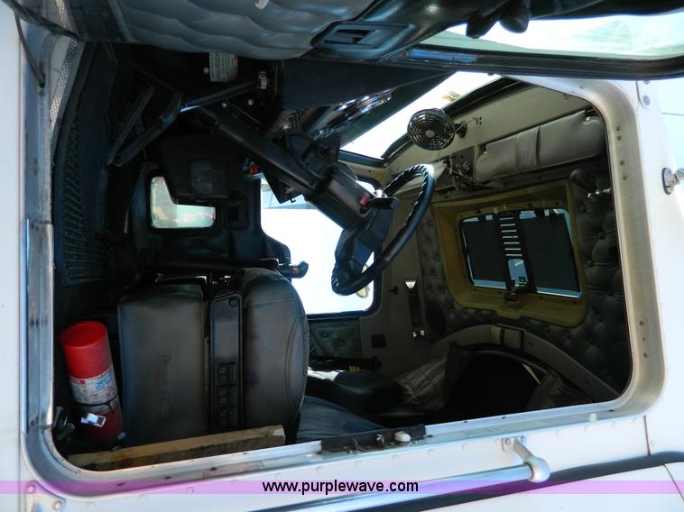 image for item J5153 1999 Kenworth T600 semi truck