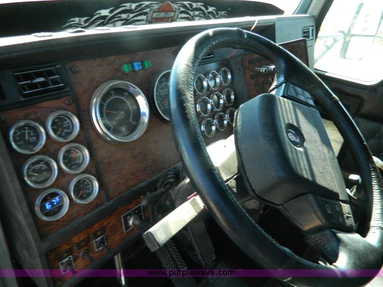 image for item J5153 1999 Kenworth T600 semi truck