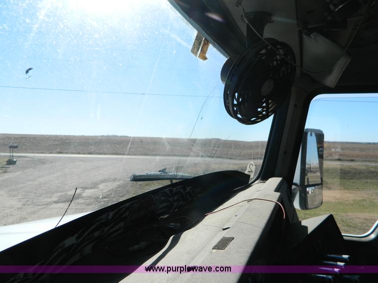 image for item J5153 1999 Kenworth T600 semi truck