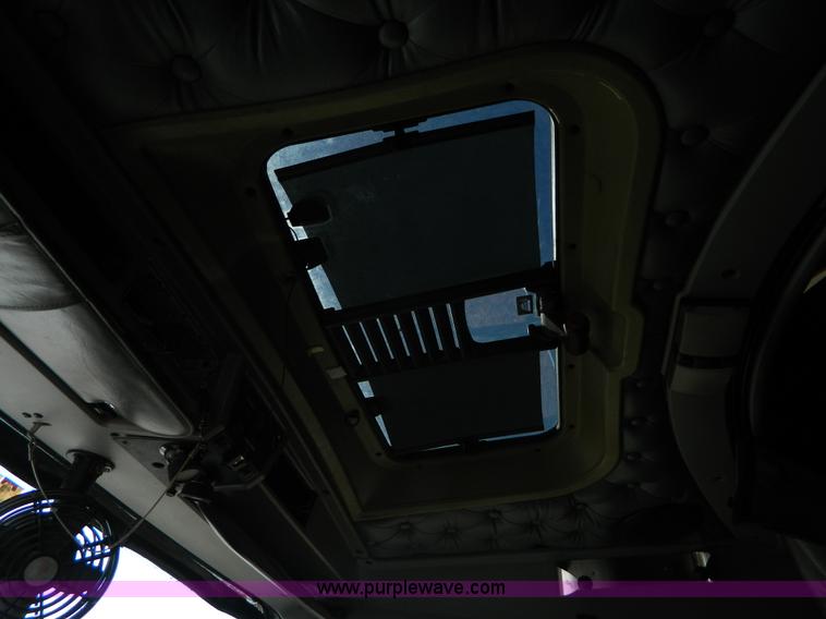 image for item J5153 1999 Kenworth T600 semi truck