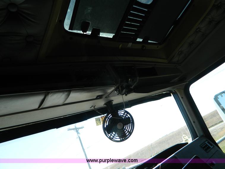 image for item J5153 1999 Kenworth T600 semi truck