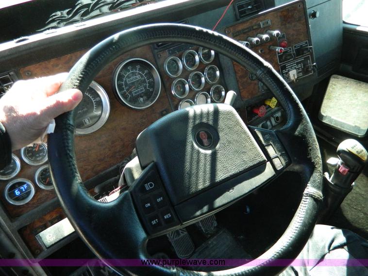 image for item J5153 1999 Kenworth T600 semi truck