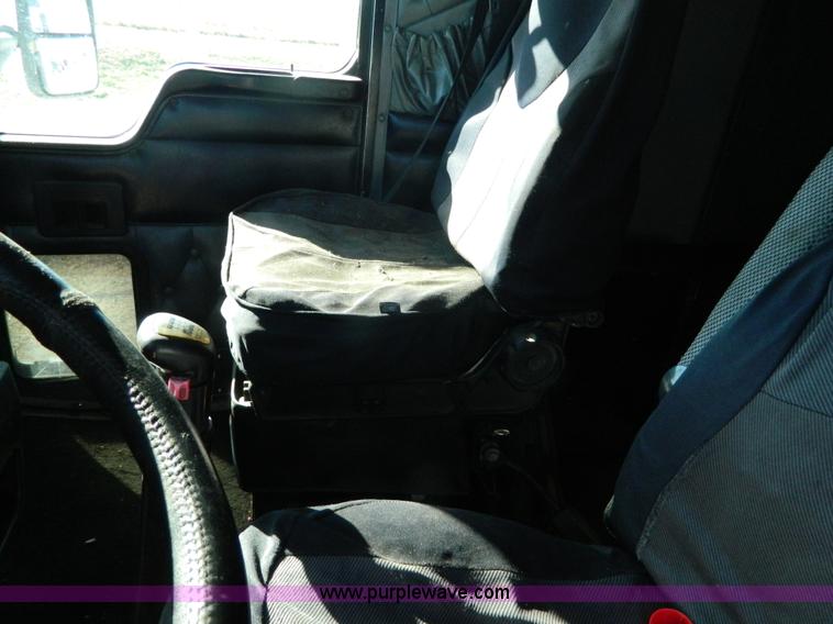 image for item J5153 1999 Kenworth T600 semi truck