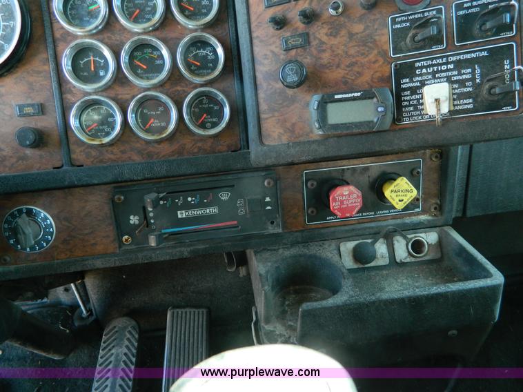 image for item J5153 1999 Kenworth T600 semi truck