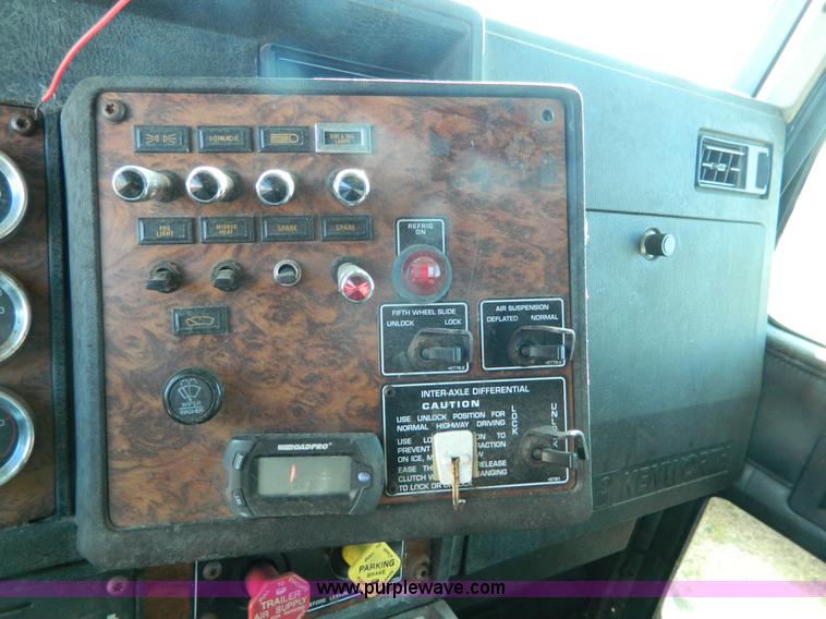 image for item J5153 1999 Kenworth T600 semi truck