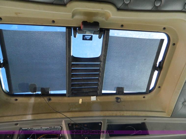 image for item J5153 1999 Kenworth T600 semi truck