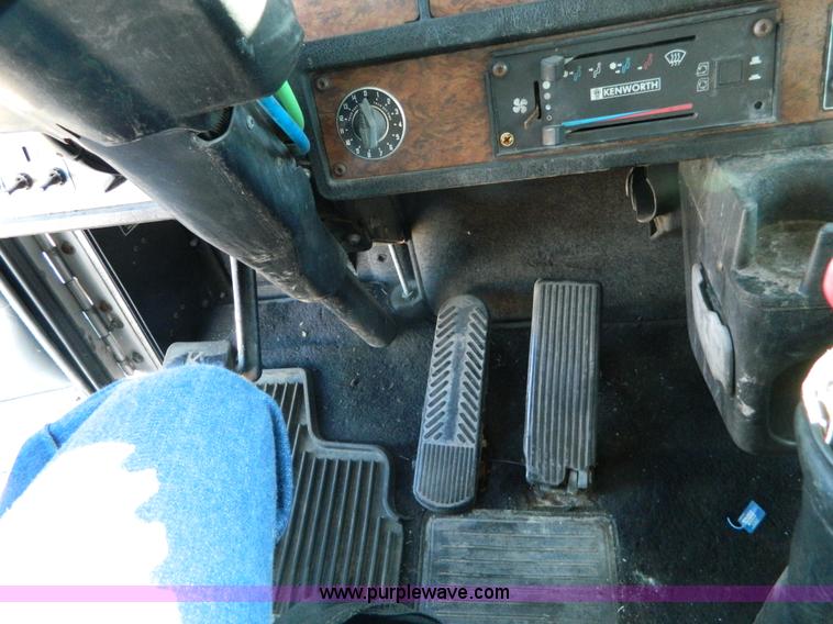 image for item J5153 1999 Kenworth T600 semi truck